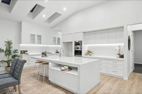 Custom home gallery photo 9