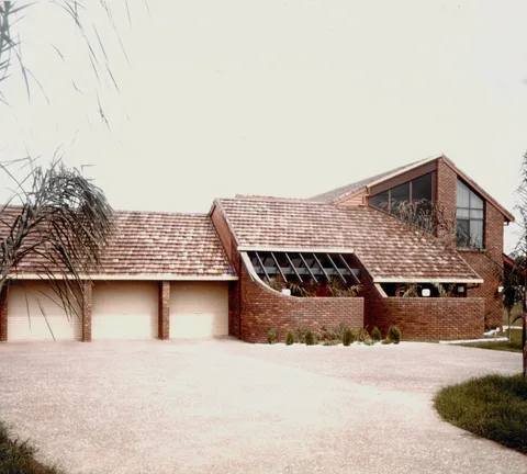Revisiting a 1980s Classic by Ownit Homes