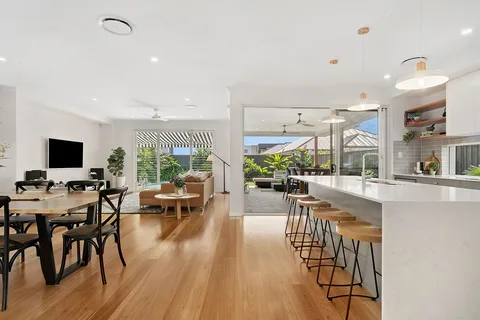 Custom home gallery photo 7