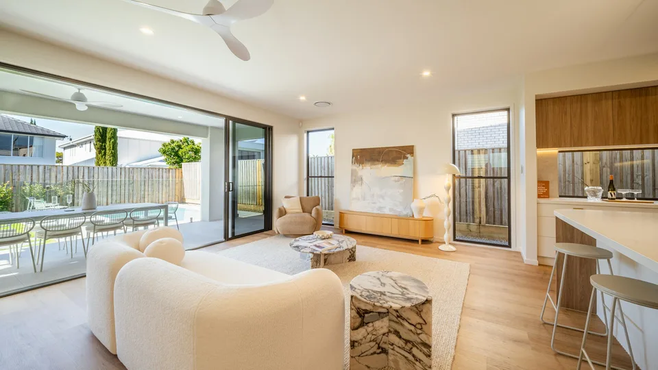 Light-filled lounge with seamless outdoor connection